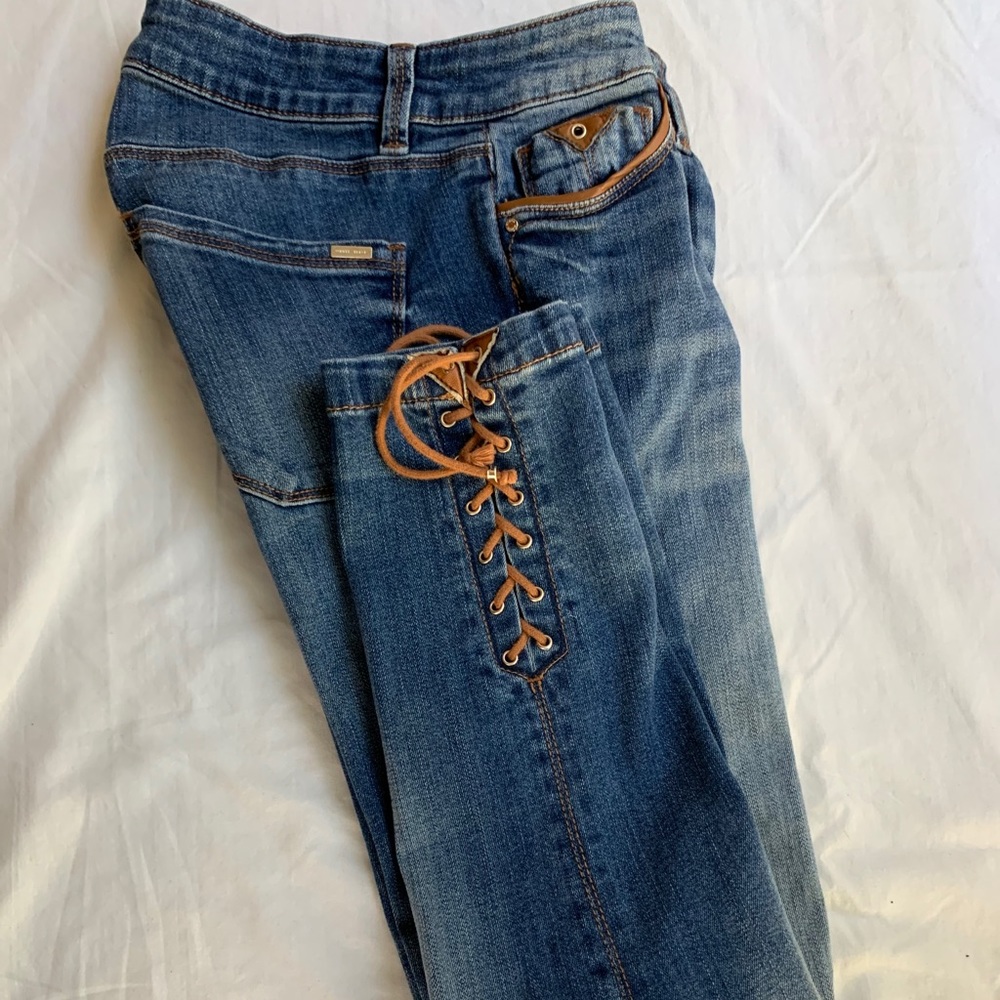 Jeans with leather ties